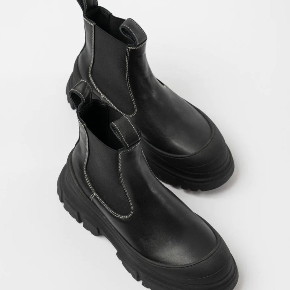 Sofie D'Hoore Fabulous Rubber Chelsea Boots in Leather Black